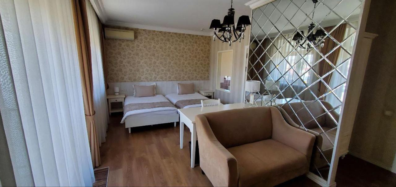 De Gaulle Boutique Hotel Kharkiv Eksteriør billede