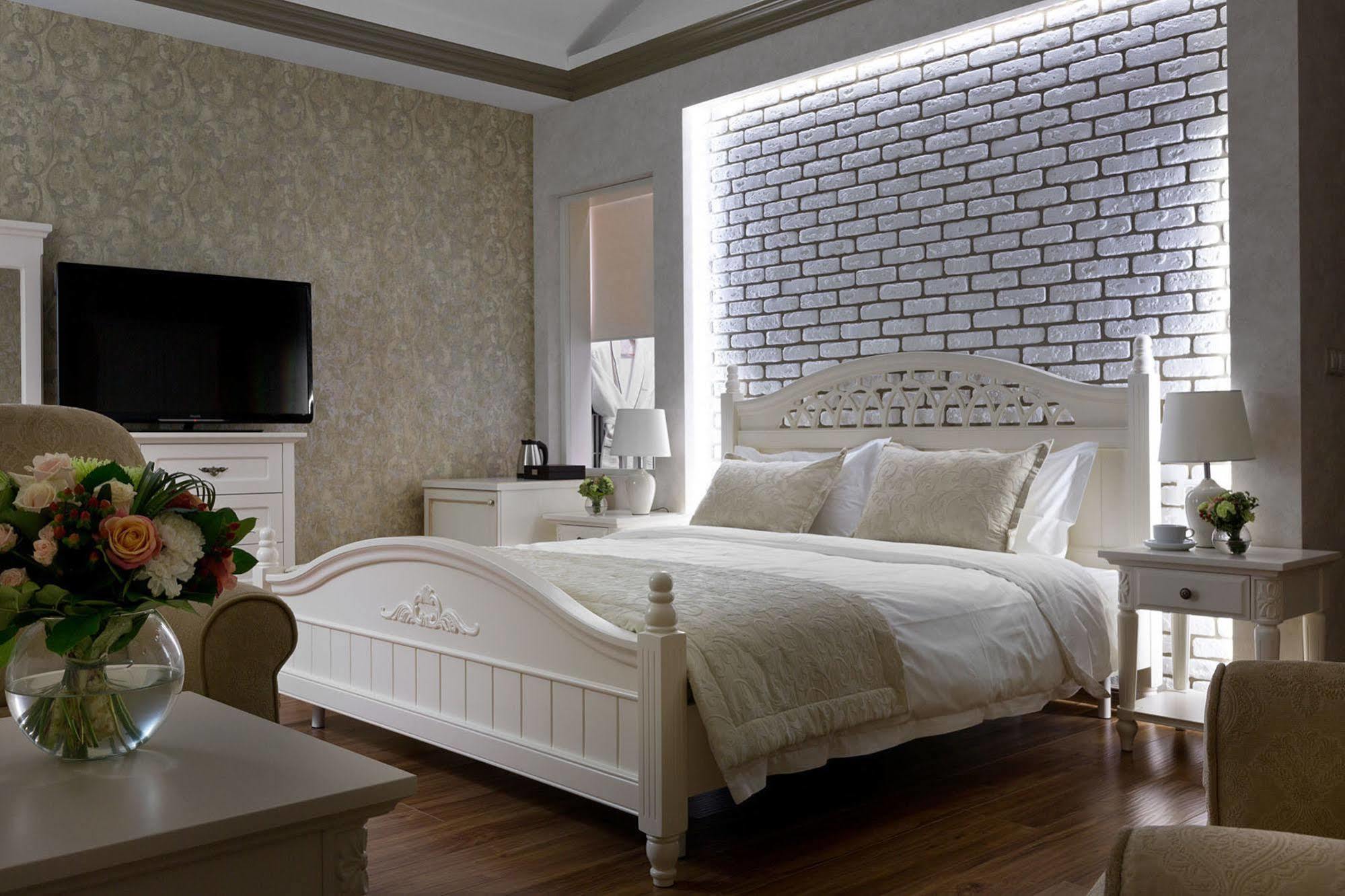De Gaulle Boutique Hotel Kharkiv Eksteriør billede