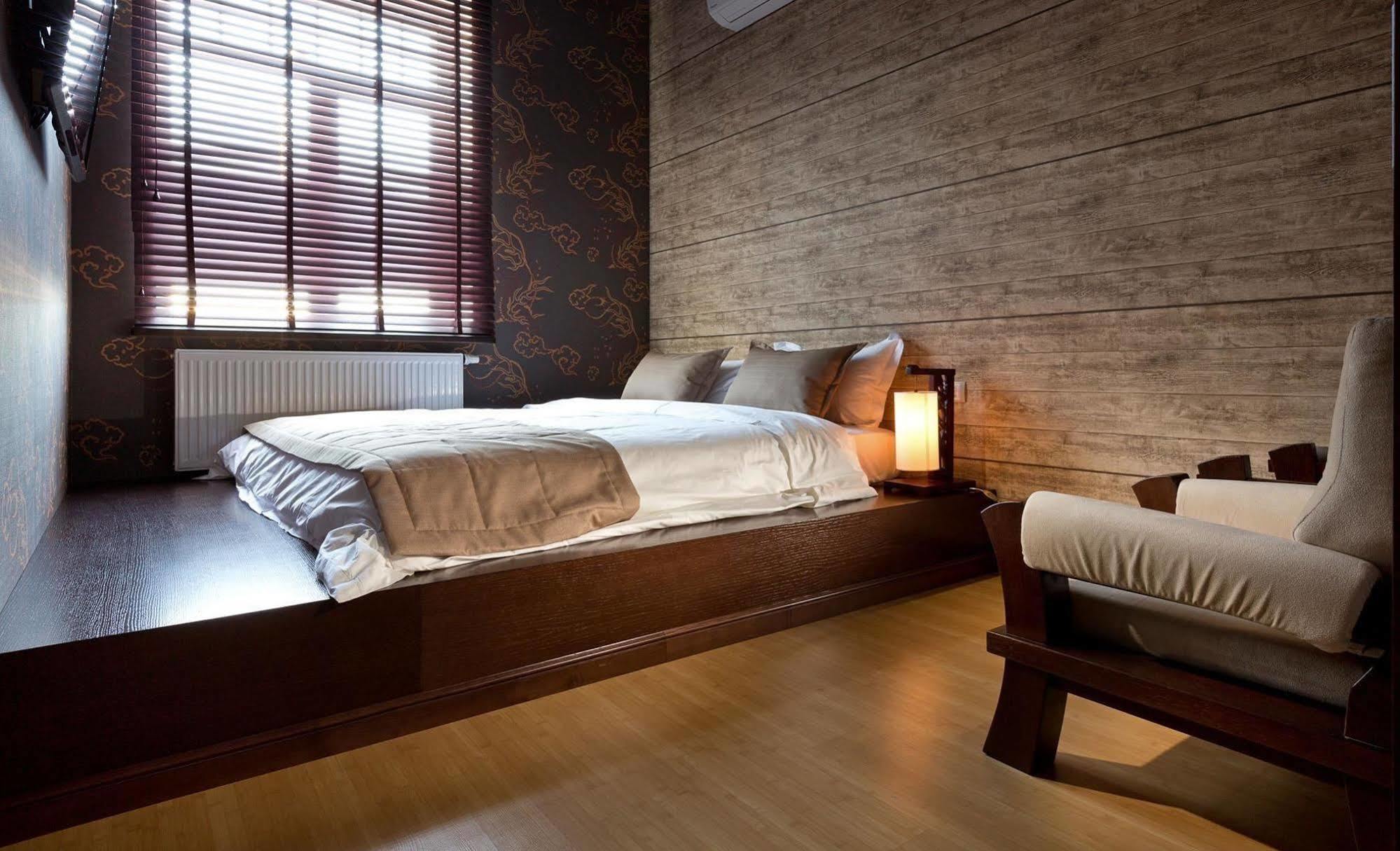 De Gaulle Boutique Hotel Kharkiv Eksteriør billede